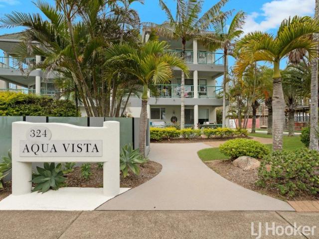 3 bedrooms, Air Conditioned and only a HOP SKIP & JUMP TO THE BEACH!