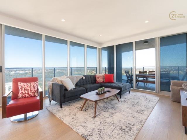 3 BEDROOMS APARTMENT WITH 2 CAR BAYS