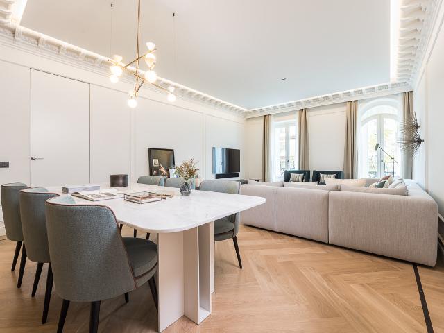 3 bedrooms apartment in historical building
