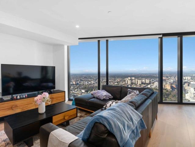 3 Bedrooms Apartment in Swanston Central For SALE
