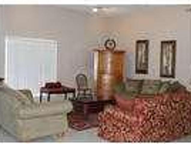 3 bedrooms Apartment Nestled among the trees and flowers native to our area