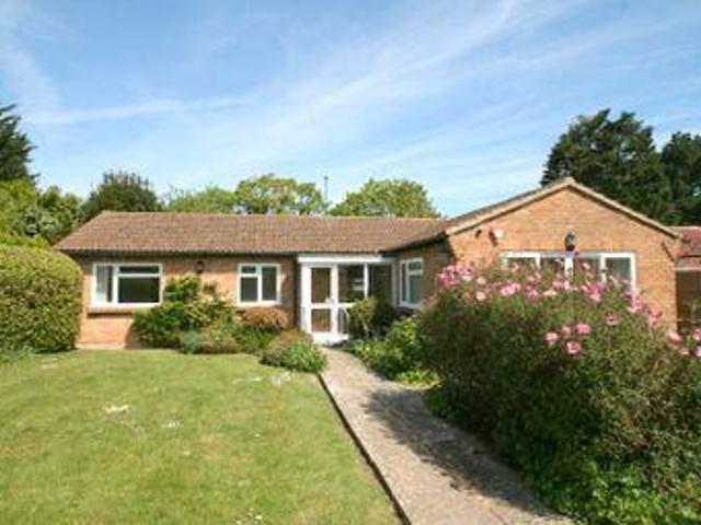 3 Bedrooms Bungalow for rent in Rustington, Littlehampton, West Sussex BN16