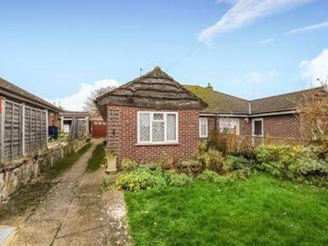 3 Bedrooms Bungalow for rent in Rose Drive, Chesham HP5