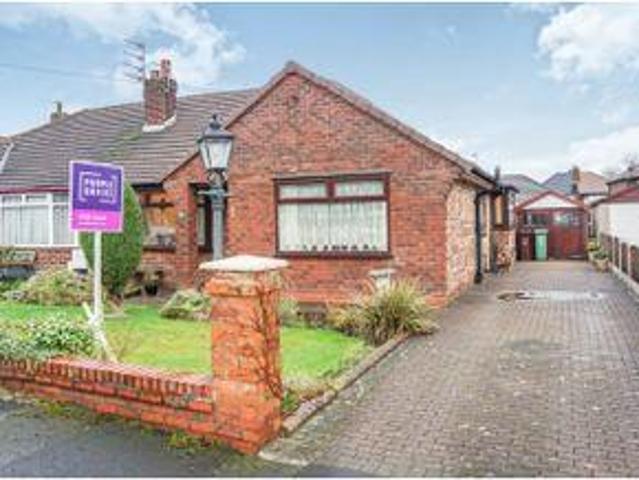 3 Bedrooms Bungalow for sale in Gort Close, Bury BL9