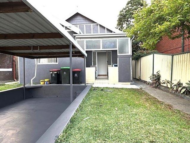 3 Bedrooms beautiful Granny flat for rent in Lakemba NSW 2195