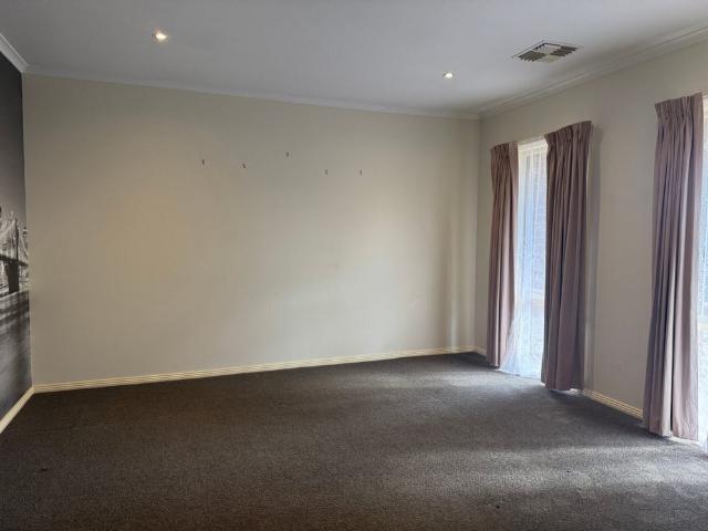 3 Bedrooms, Conveniently Located