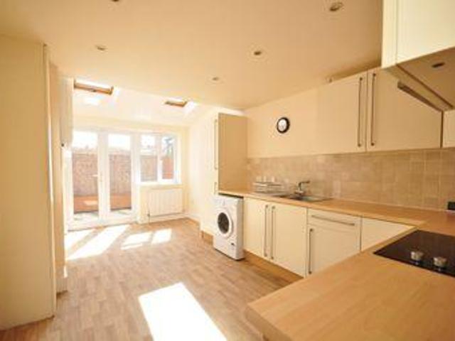 3 Bedrooms Cottage for rent in Bilsham Road, Yapton, Arundel BN18
