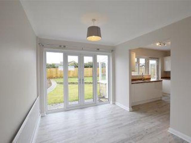 3 Bedrooms Detached bungalow for rent in Charlton Park, Midsomer Norton, Radstock, Somerset BA3