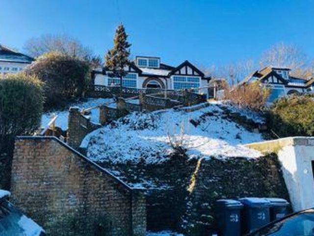 3 Bedrooms Detached bungalow for rent in Hilltop Road, Whyteleafe CR3
