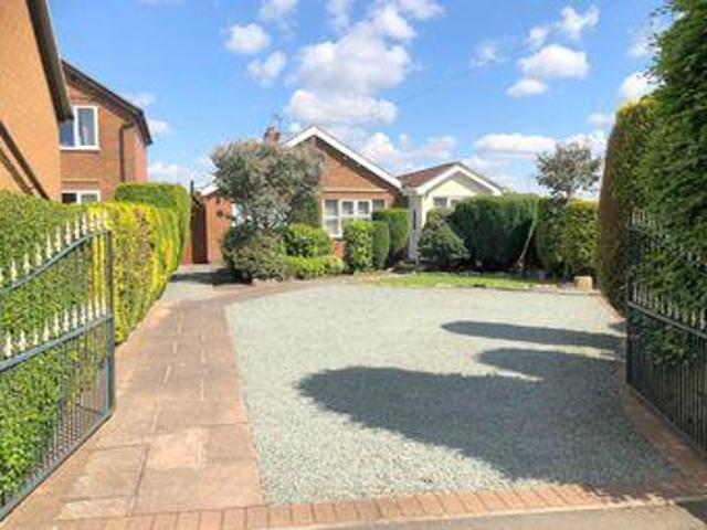 3 Bedrooms Detached bungalow for sale in Belper Road, Holbrook, Belper DE56
