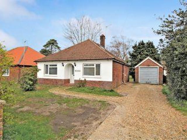 3 Bedrooms Detached bungalow for sale in Firgrove Road, Whitehill, Hampshire GU35
