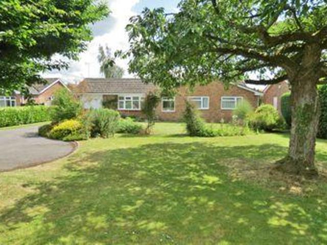 3 Bedrooms Detached bungalow for sale in Suthmere Drive, Burbage, Marlborough SN8