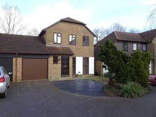 3 Bedrooms Detached house for rent in Bridger Way, Crowborough TN6