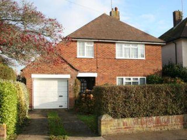 3 Bedrooms Detached house for rent in Cove Road, Rustington, Littlehampton BN16