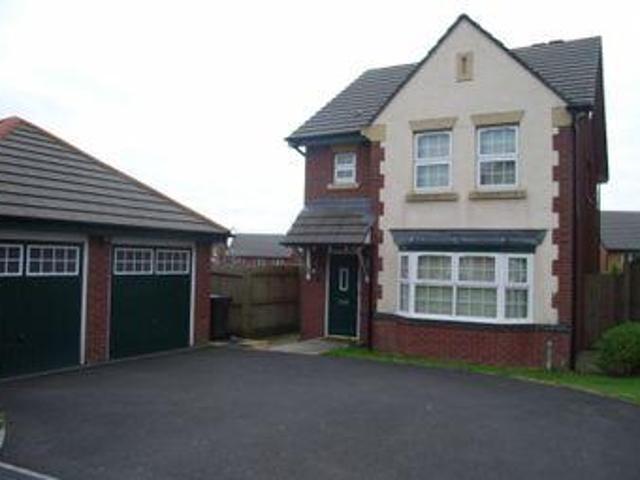 3 Bedrooms Detached house for rent in Pankhurst Close, Guide, Blackburn BB1