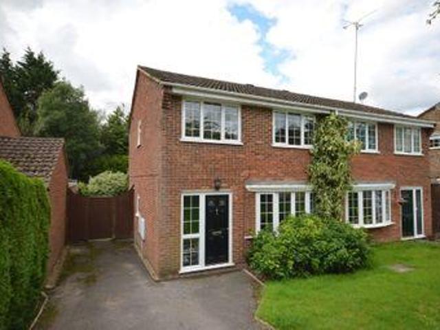 3 Bedrooms Detached house for rent in Shady Nook, Farnham, Surrey GU9