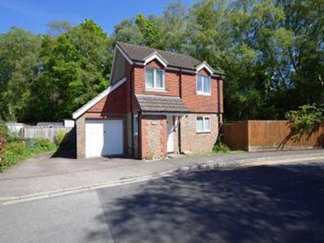 3 Bedrooms Detached house for sale in Northcote Road, Ash Vale, Aldershot GU12