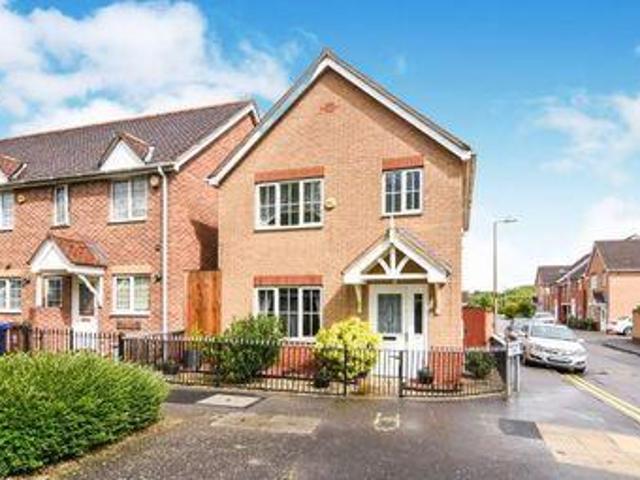 3 Bedrooms Detached house for sale in Chafford Hundred, Grays, Essex RM16