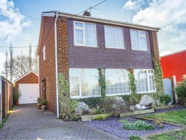 3 Bedrooms Detached house for sale in Doncaster Road, Gunness, Scunthorpe DN15