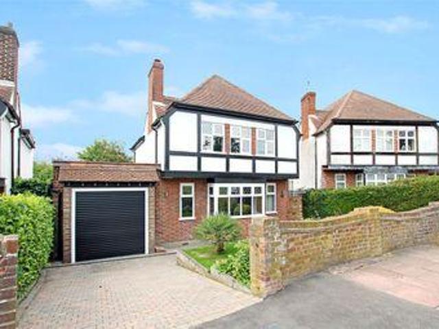 3 Bedrooms Detached house for sale in Forest Way, Poverest, Kent BR5