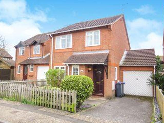 3 Bedrooms Detached house for sale in Glebeside Close, Worthing BN14