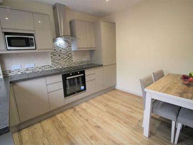 3 Bedrooms Detached house for sale in Green Lane, Hadfield, Glossop SK13