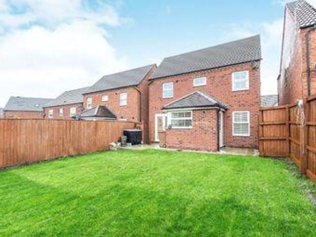 3 Bedrooms Detached house for sale in Parish Gardens, Leyland, Preston, Lancashire PR25