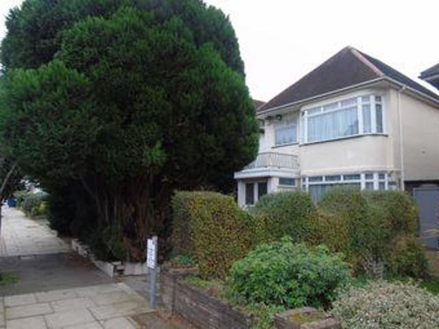 3 Bedrooms Detached house for sale in Penshurst Gardens, Edgware HA8