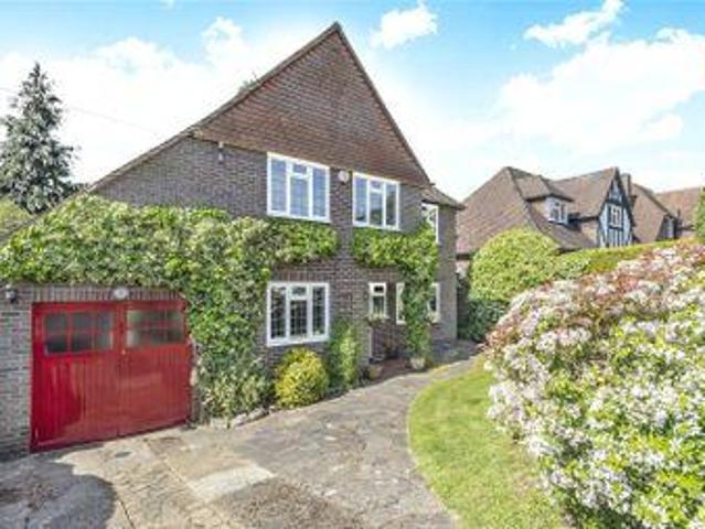 3 Bedrooms Detached house for sale in Pheasants Way, Rickmansworth, Hertfordshire WD3