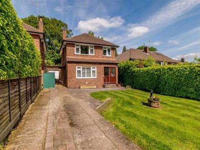 3 Bedrooms Detached house for sale in Quickley Brow, Quickley Lane, Chorleywood, Rickmansworth WD3