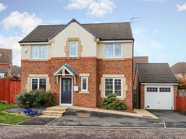 3 Bedrooms Detached house for sale in Sedum Gardens, Huncoat, Accrington BB5