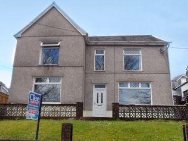 3 Bedrooms Detached house for sale in Uplands Road, Pontardawe, Swansea. SA8