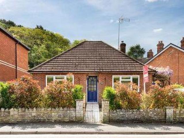 3 Bedrooms Detached house for sale in Upper Broadmoor Road, Crowthorne, Berkshire RG45