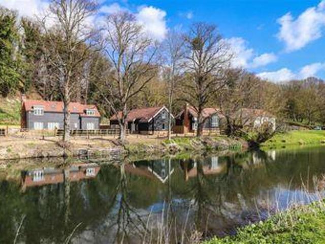 3 Bedrooms Detached house for sale in Ware Park, Ware, Hertfordshire SG12