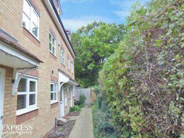 3 Bedrooms End terrace house for sale in Lon Bedw, Llandudno Junction, Conwy LL31