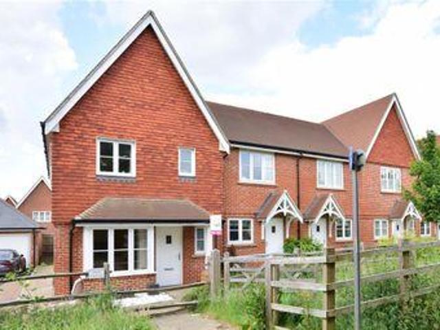 3 Bedrooms End terrace house for sale in Longhurst Avenue, Horsham, West Sussex RH12