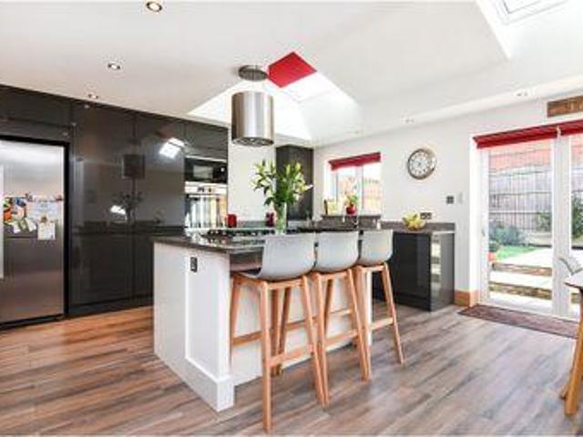 3 Bedrooms End terrace house for sale in St Pauls Place, Aveley, South Ockendon RM15