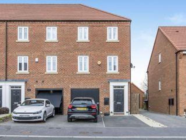3 Bedrooms End terrace house for sale in Ward Road, Whitwood, Castleford WF10