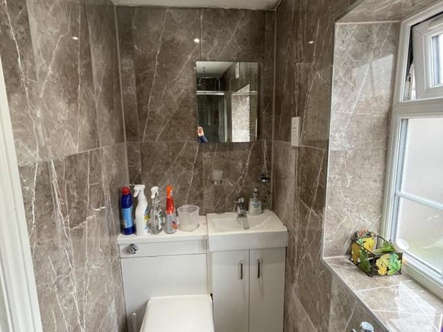 3 Bedrooms, ensuite,open plan kitchen and Garden