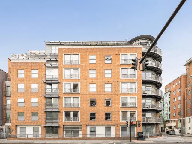 3 Bedrooms Flat for Rent in 36 Chapter Street, | Foxtons