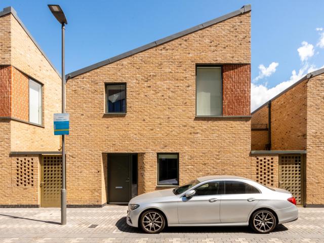 3 Bedrooms Flat for Rent in Charter Place | Foxtons