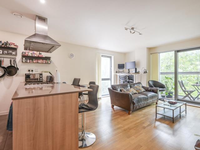 3 Bedrooms Flat for Rent in Crowder Street | Foxtons