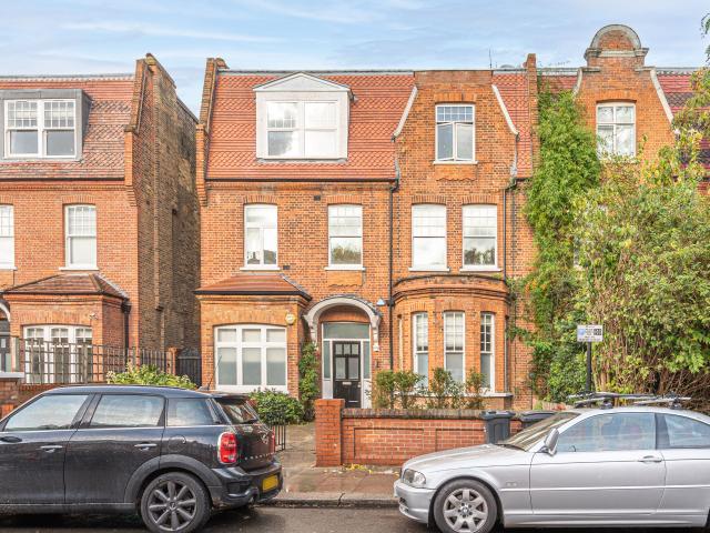 3 Bedrooms Flat for Rent in Aberdare Gardens | Foxtons