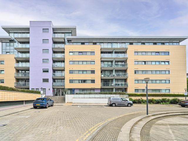 3 Bedrooms Flat for Rent in Albert Basin Way, E16 | Foxtons