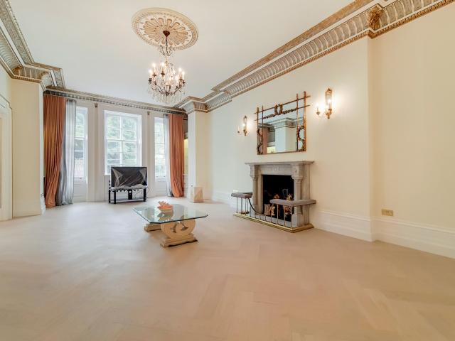 3 Bedrooms Flat for Rent in Albert Hall Mansions | Foxtons
