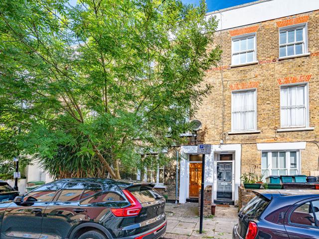 3 Bedrooms Flat for Rent in Arctic Street, NW5 | Foxtons