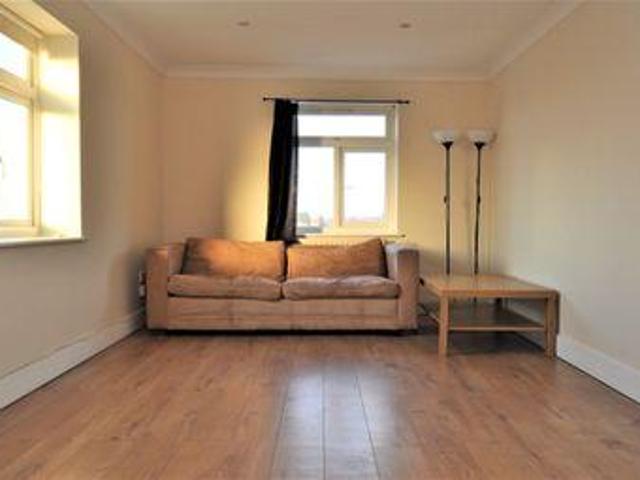 3 Bedrooms Flat for rent in Broad Street, Teddington TW11