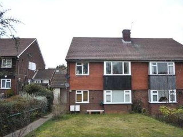 3 Bedrooms Flat for rent in Gerrards Close, London N14