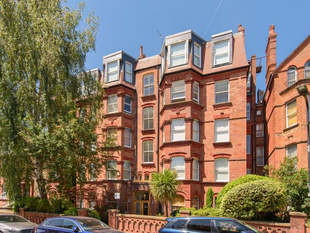 3 Bedrooms Flat for Rent in Greencroft Gardens, NW6 | Foxtons