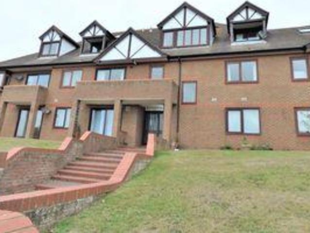 3 Bedrooms Flat for rent in De La Warr Road, Bexhill On Sea TN40